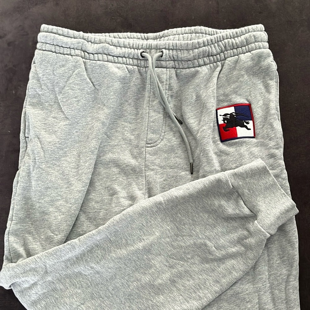 Burberry men’s joggers size XL- in very good condition no stains